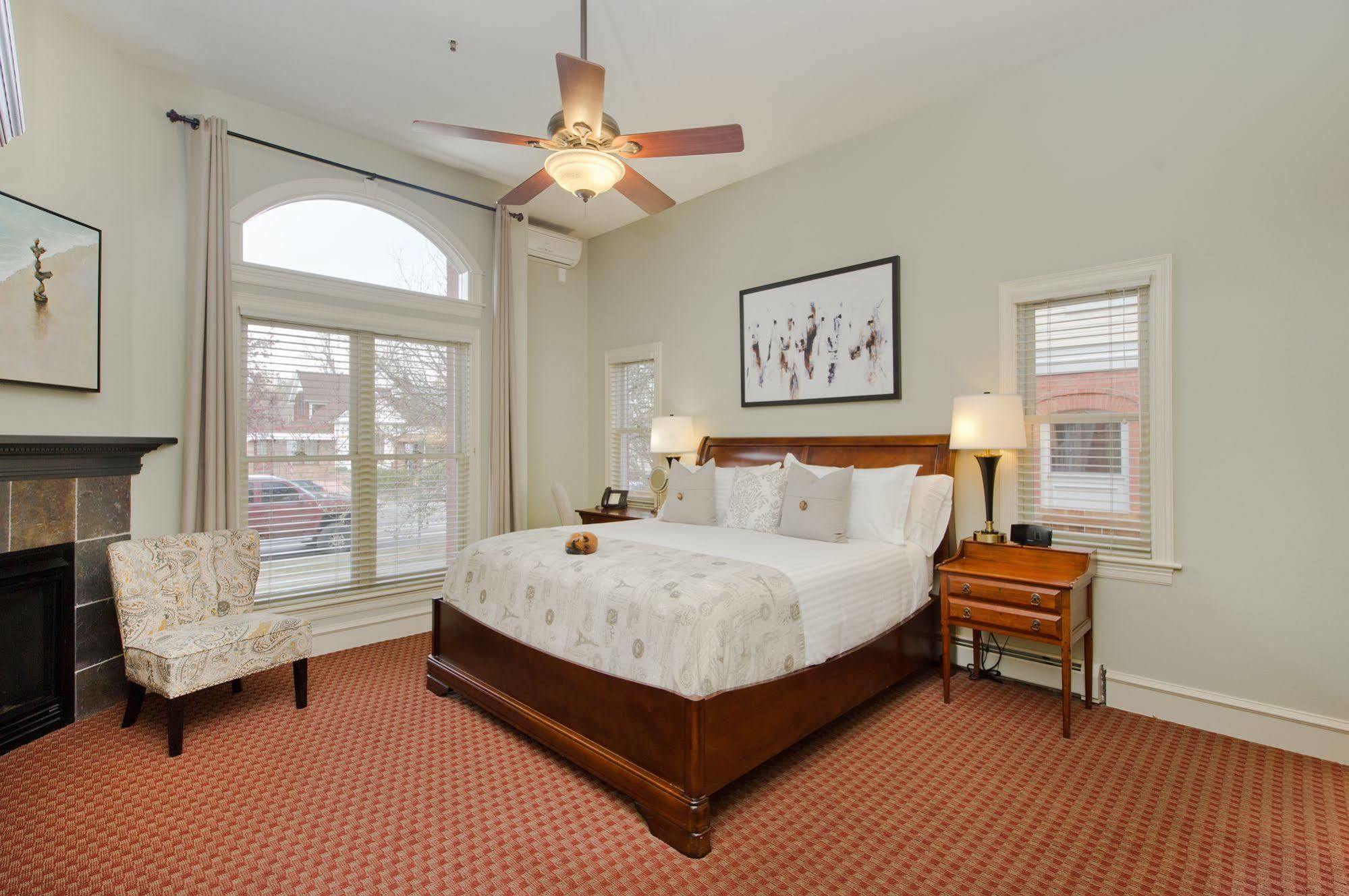 The Bradley Boulder Inn Экстерьер фото
